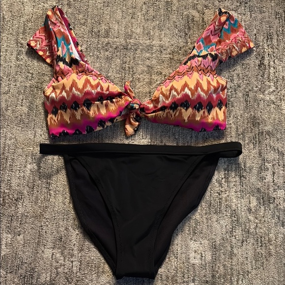Boden Other - Boden NEW 2 piece swimsuit - size 8 - solid black bottom patterned top